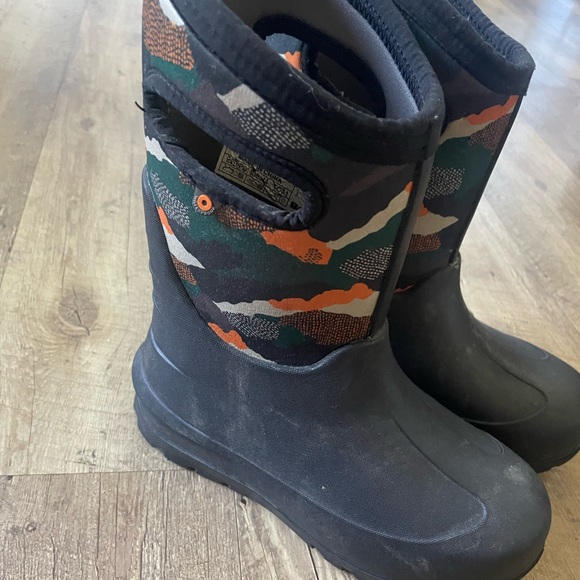 BOGS Youth Camo Boots - Green, Orange, Black - Picture 1 of 5